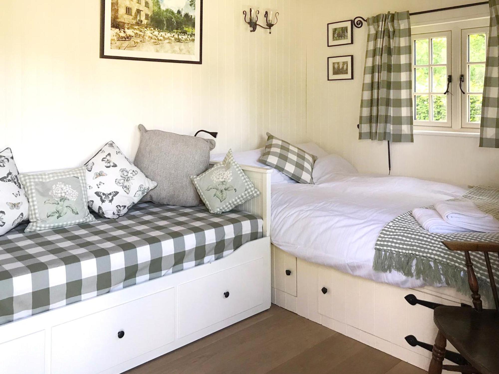 Beautiful Shepherd'S Hut - Lois Weedon Weston  Exterior foto