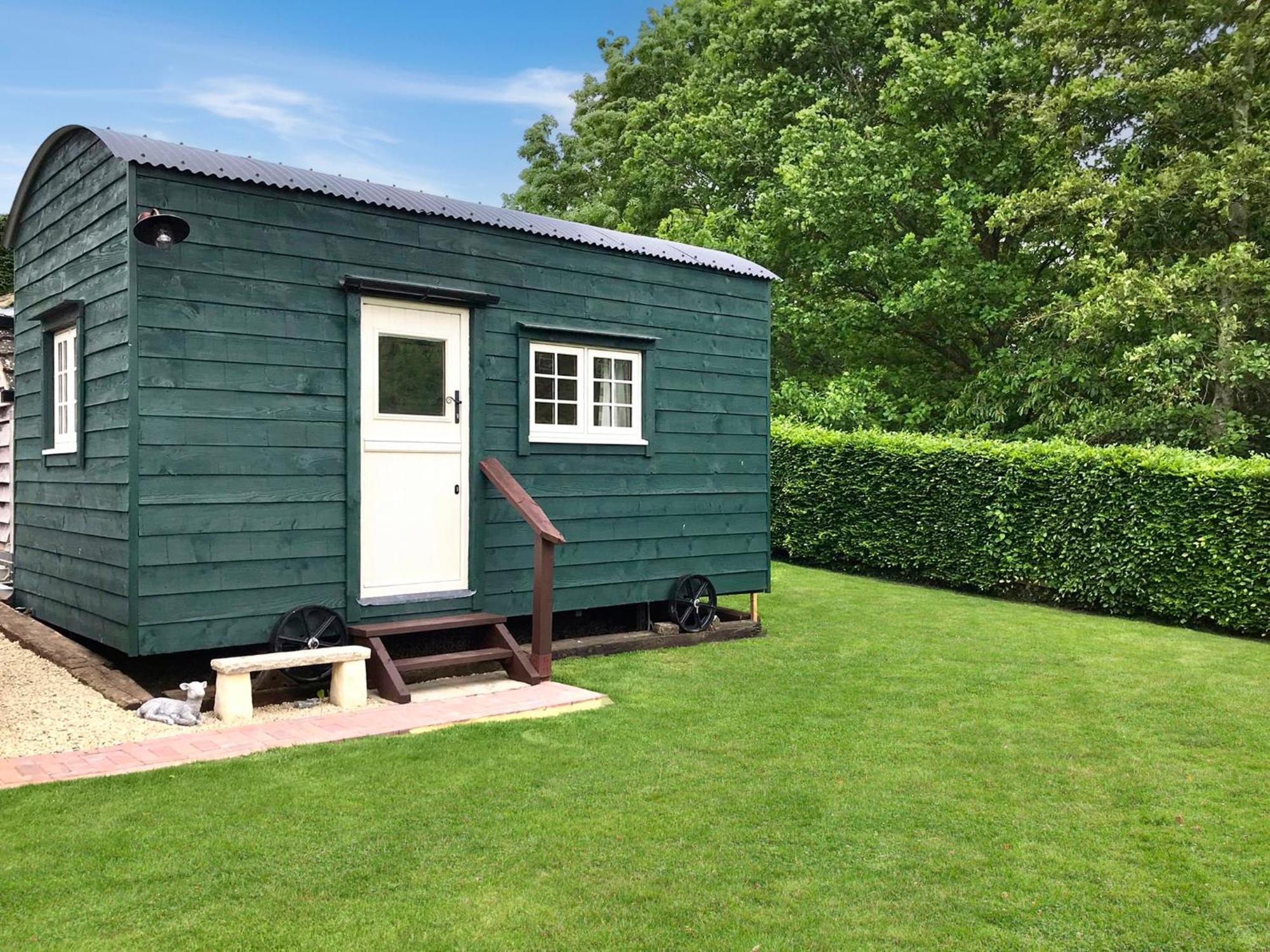 Beautiful Shepherd'S Hut - Lois Weedon Weston  Exterior foto